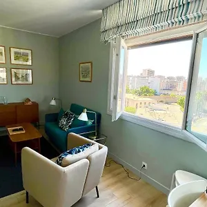  Appartement Vue Sur Rade élégant Vaste Climatisé étage élevé Ascenseur Proche Parking Et Toutes Commodités Au Cœur Du Historique
