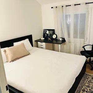 https://private-rooms-in-a-tiny-home-4-min-drive-to-airport-cdg.fr-paris.fr